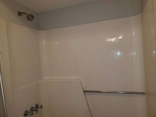 Building Photo - Section 8 welcome "Cozy 2-Bedroom Apartmen...