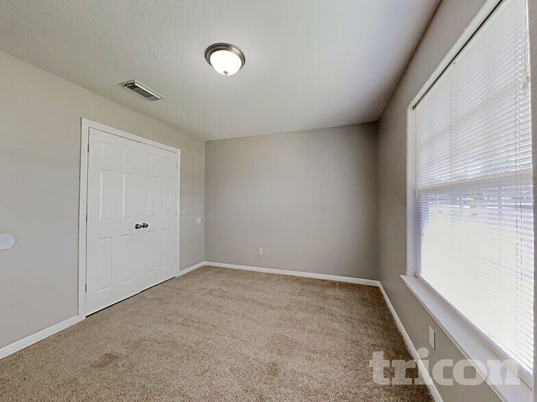 Building Photo - 220 Kellyn Ct