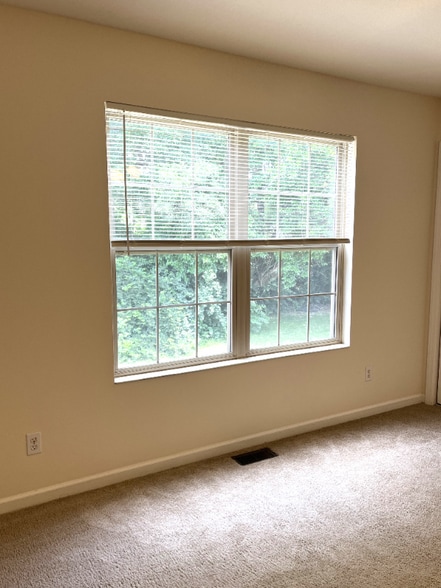 Building Photo - 1208 E Jeffery Dr