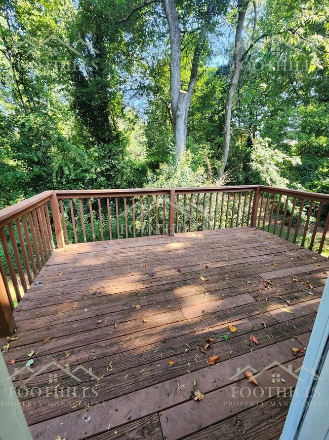 Building Photo - 613 N Pointe Creek