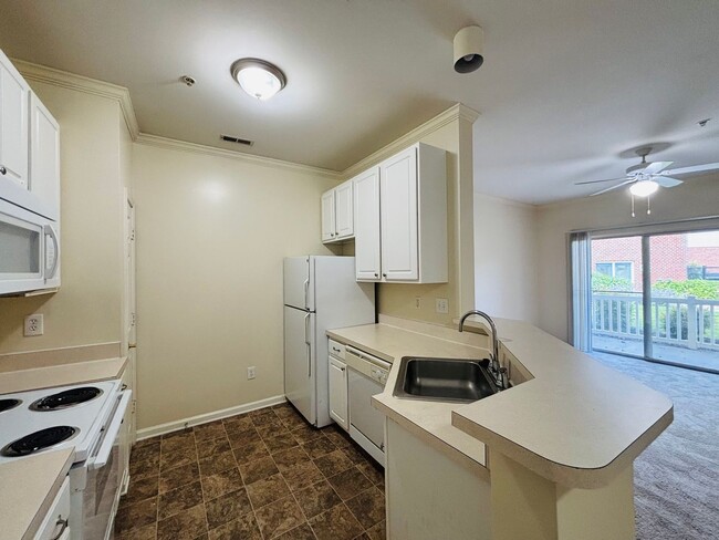Building Photo - 215 S Knollwood Dr