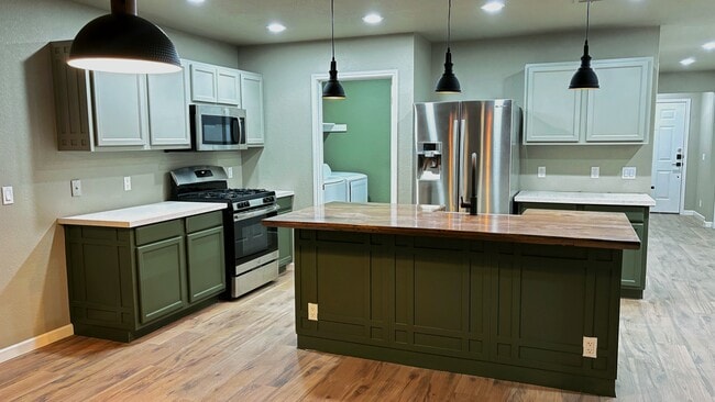 Building Photo - 4605 Acers Ln