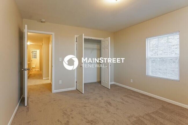 Building Photo - 4 Bedroom Pet-Friendly Home in Birmingham, AL with Main Street Renewal