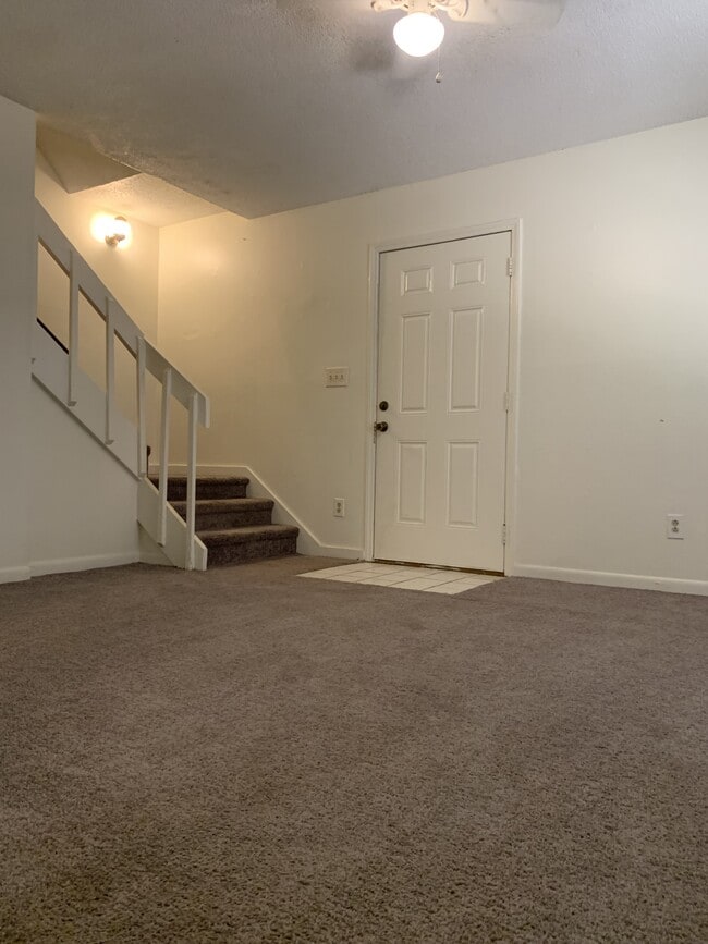 Building Photo - 103 S College St