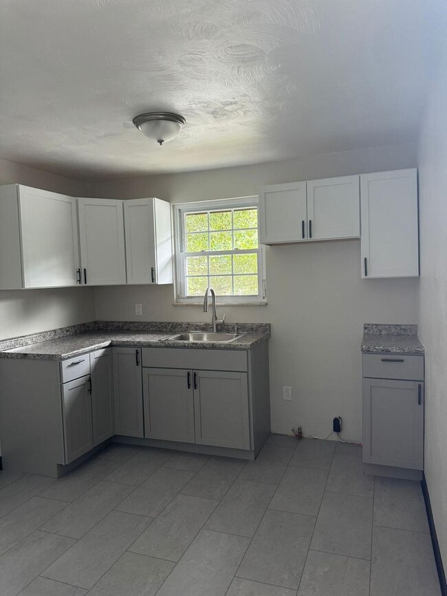 Building Photo - Beautifully Remodeled Home in Penn Hills!