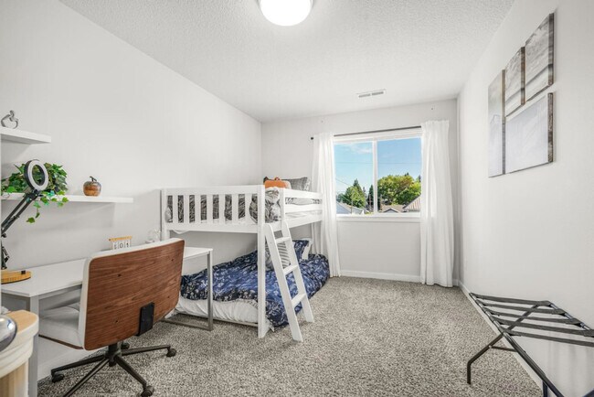 Building Photo - 2702 E 33rd St