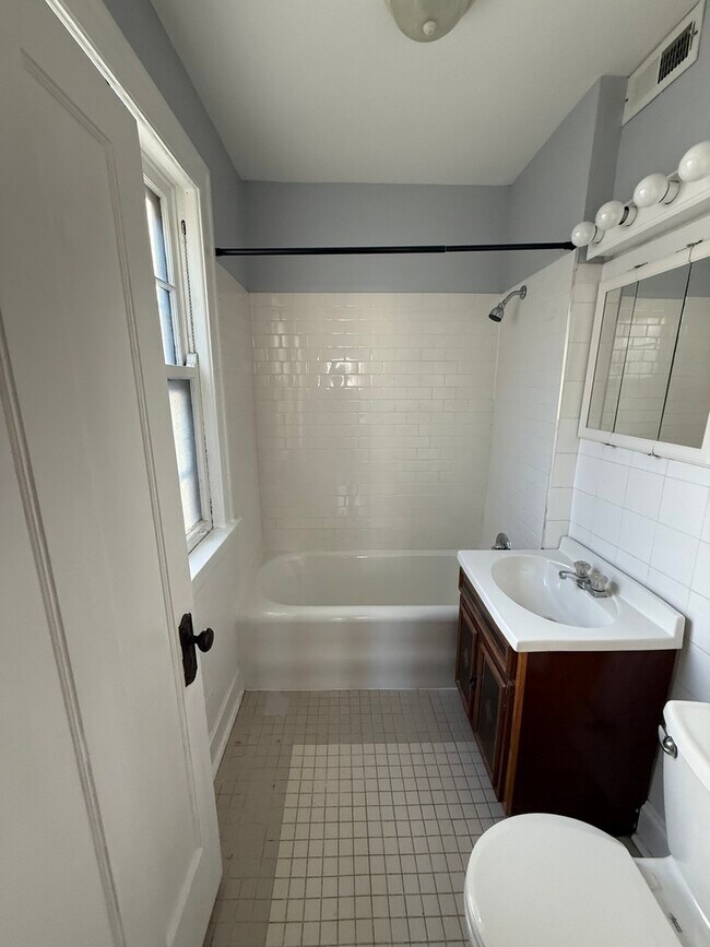 Building Photo - 1624 Washington St