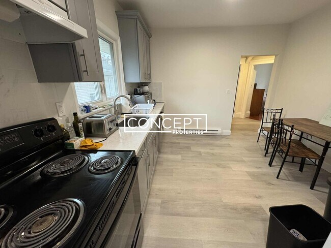 Building Photo - 100 W Adams St