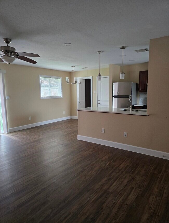 Building Photo - 2023 Barnsley Ln