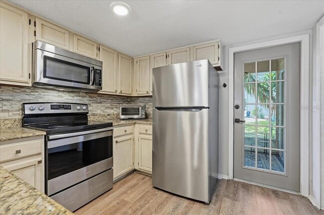 Building Photo - 2120 Fletchers Point Cir