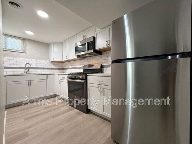 Building Photo - 2442 Vine St