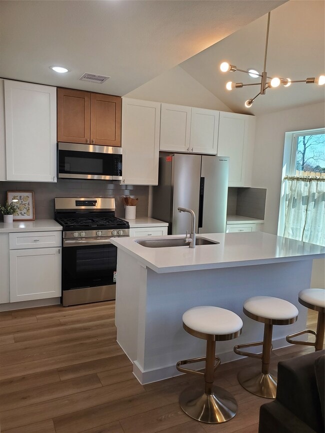 Building Photo - 824 Waxahachie St