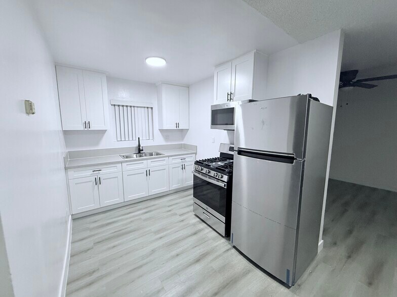 Building Photo - 5039 Alhambra Ave