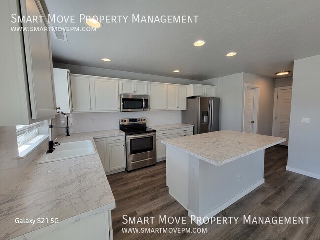Building Photo - 6322 N Seacliff Ave