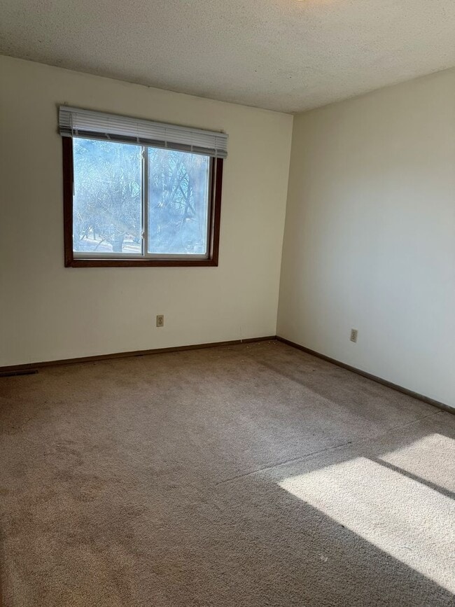 Building Photo - Opal Townhomes