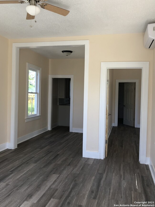 Building Photo - 411 Canton-