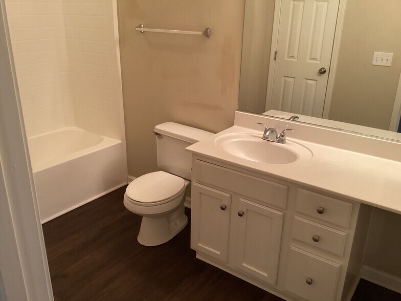 Building Photo - 237 Maypop Dr