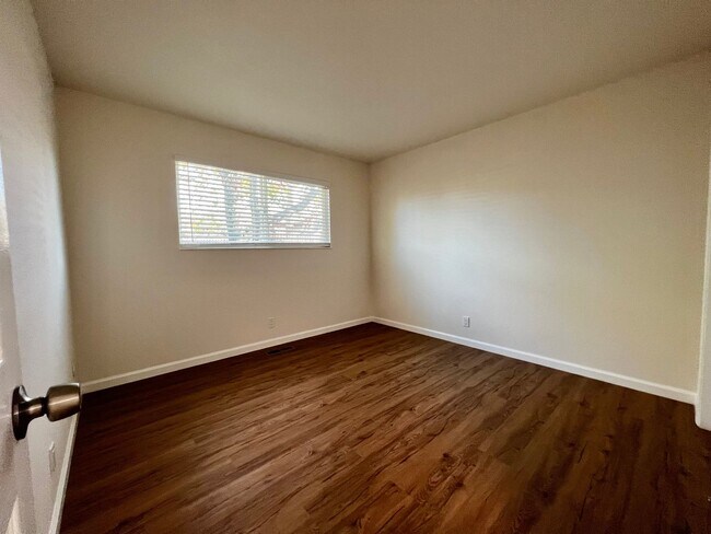 Building Photo - MAI1880-1884