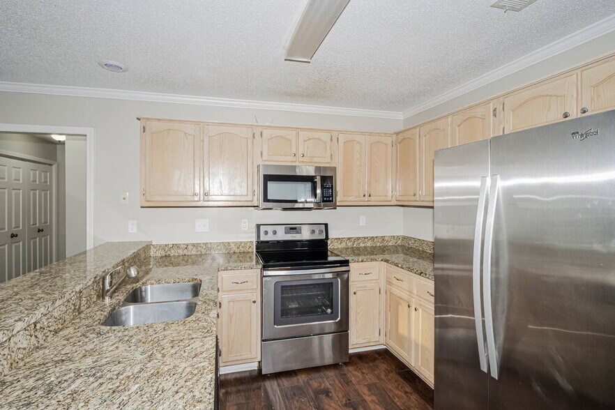 Building Photo - 2351 Mason Dr