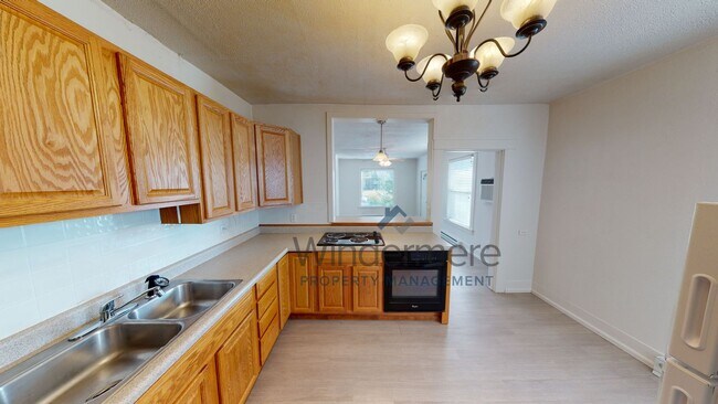 Building Photo - 207 N Spokane St