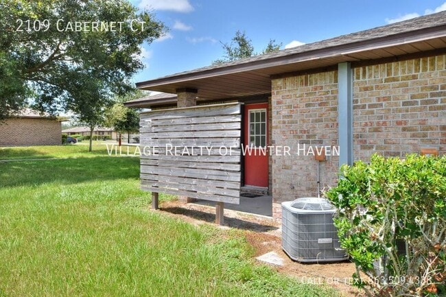 Building Photo - Julian Hills Apartments: Your Oasis in Eag...