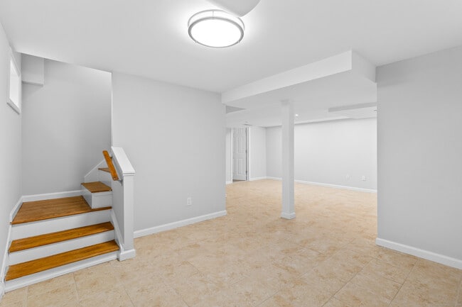 Building Photo - 36 Ocean Dr E