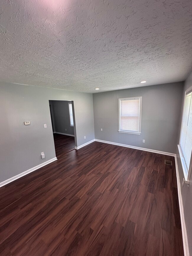 Building Photo - Cozy Casa