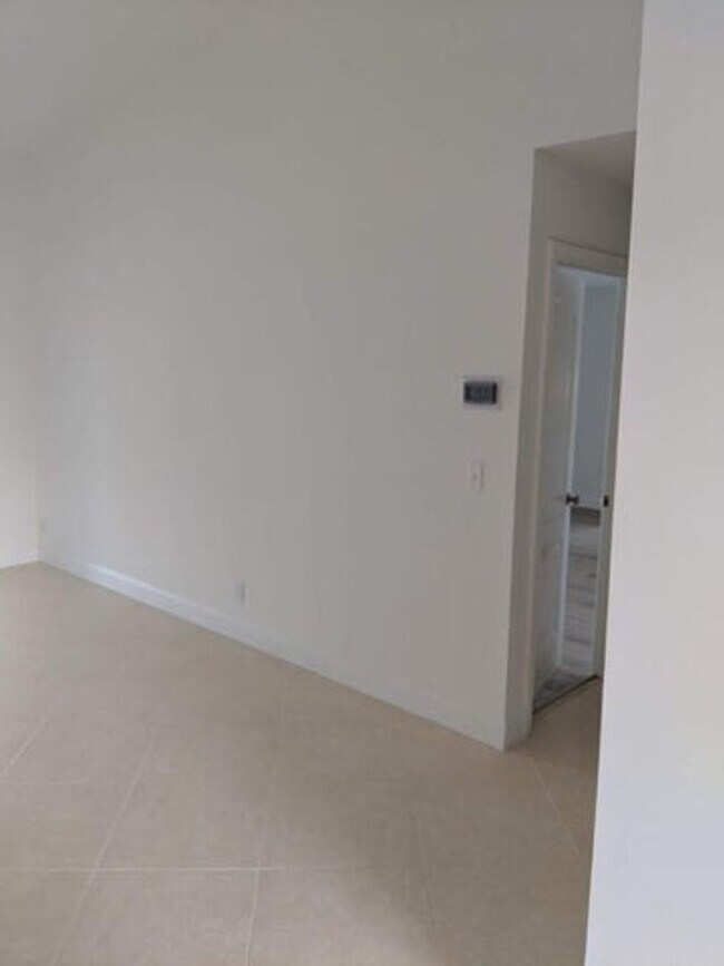 Building Photo - 4593 Bucida Rd