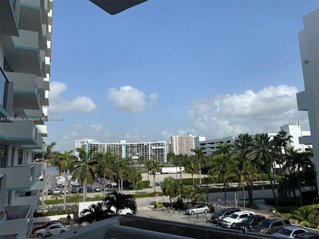 Building Photo - 3725 S Ocean Dr
