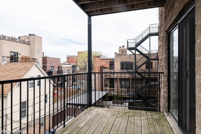 Building Photo - 906 W Barry Ave