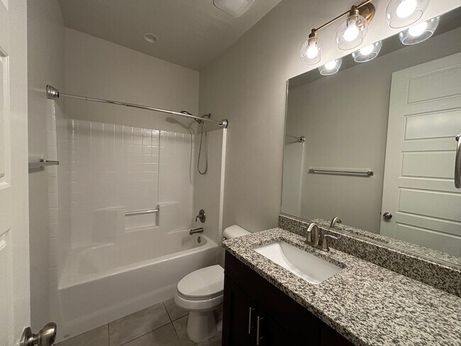 Building Photo - SPACIOUS SINGLE LEVEL HOME IN WASHINGTON F...