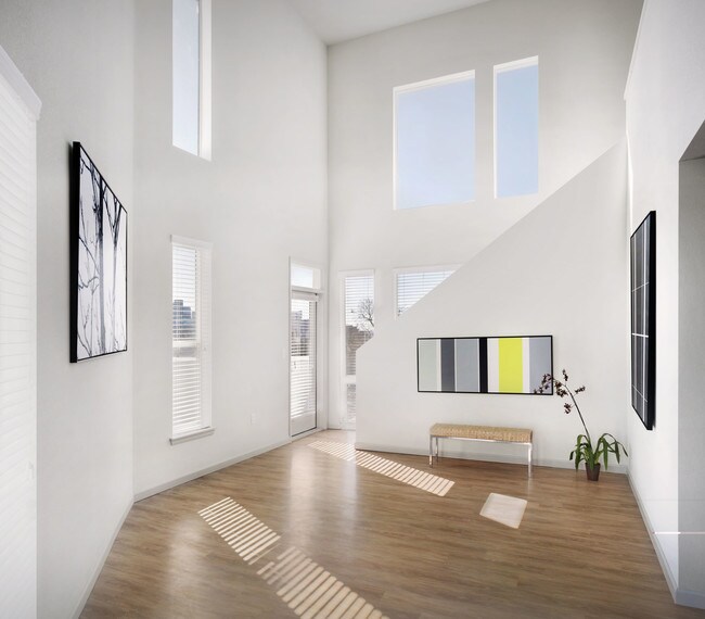 Interior Photo - Tejon Heights