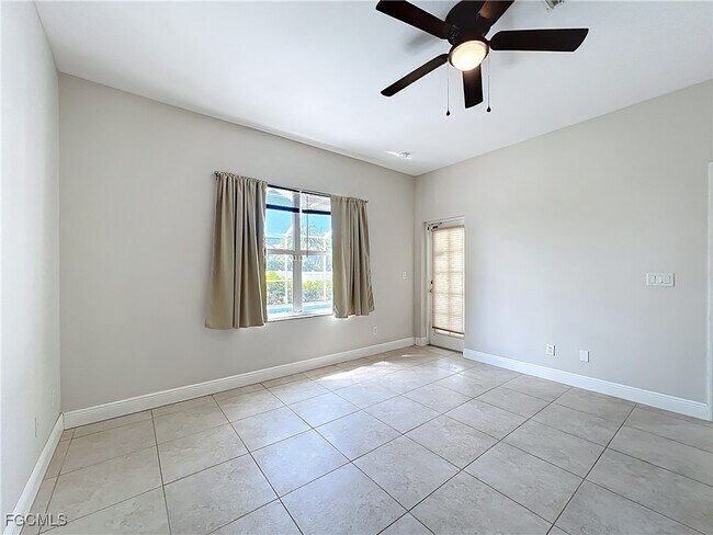 Building Photo - 4930 SW 25th Ct