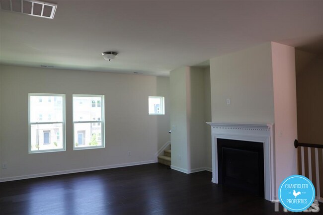 Building Photo - 315 King Closer Dr