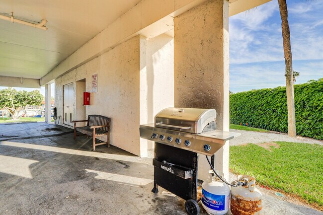 Building Photo - 12112 44th Ave W