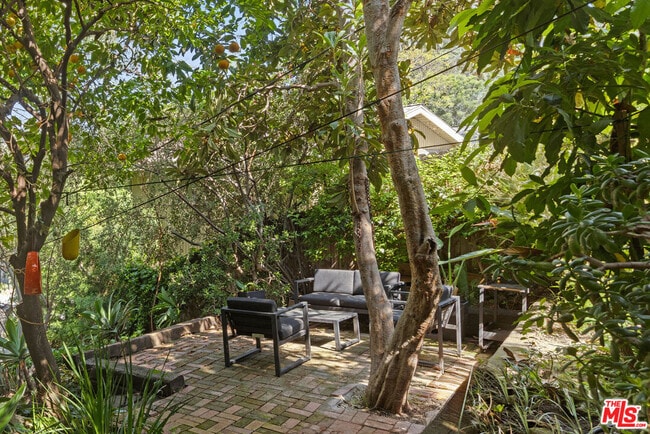 Building Photo - 1448 Angelus Ave