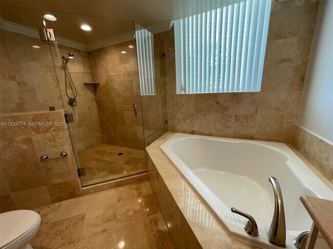 Building Photo - 1755 E Hallandale Beach Blvd