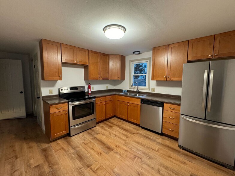 Interior Photo - 10 Hardy Ave