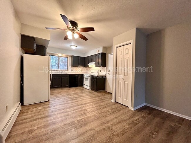 Building Photo - 2134 McKee Ave SW