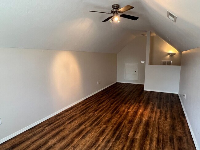 Building Photo - 3 Bed / 2 Bath Springfield Address, Republic Schools