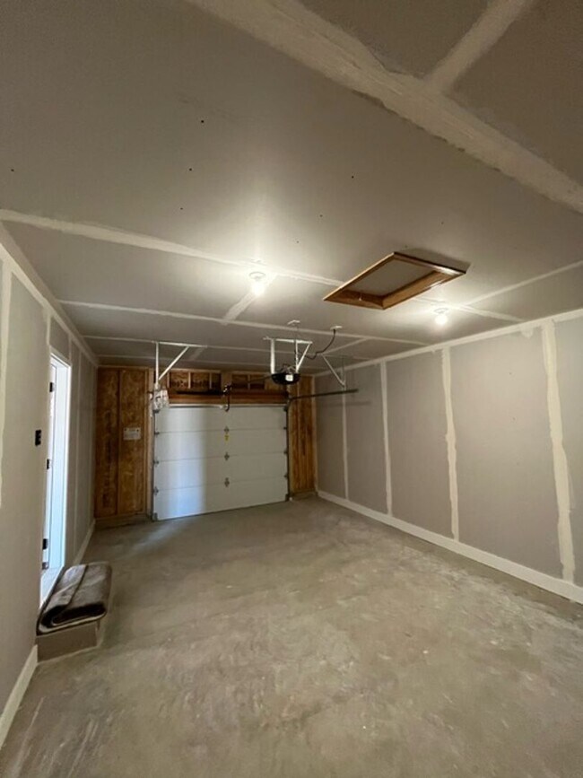 Building Photo - 517