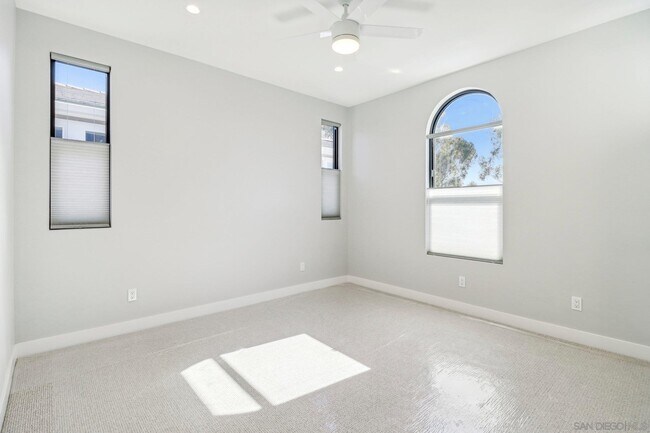 Building Photo - 2948 Copley Ave