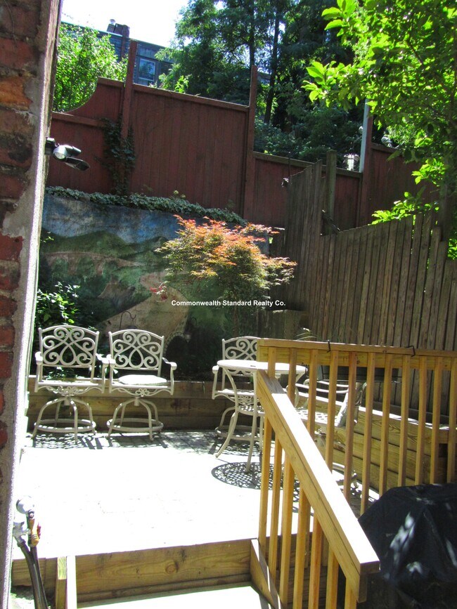 Building Photo - 33 Anderson St