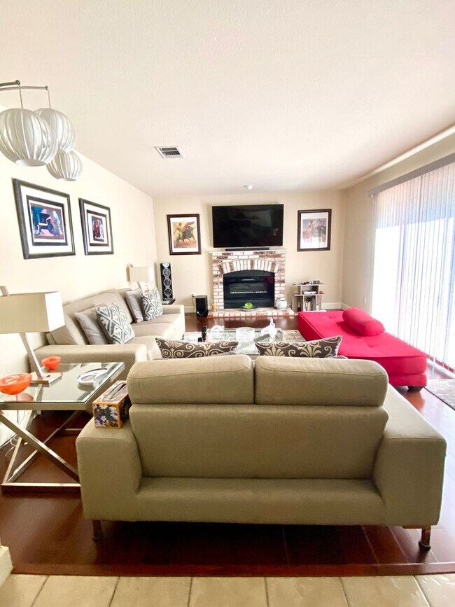 Building Photo - Fully Furnished Single-Family Home in San ...