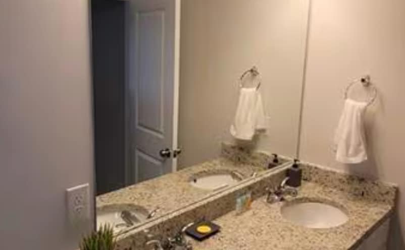 Building Photo - Room in Townhome on Shaffer Ct