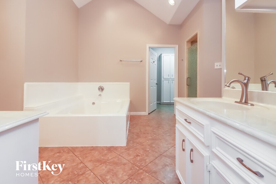 Building Photo - 4612 Ironwood Dr