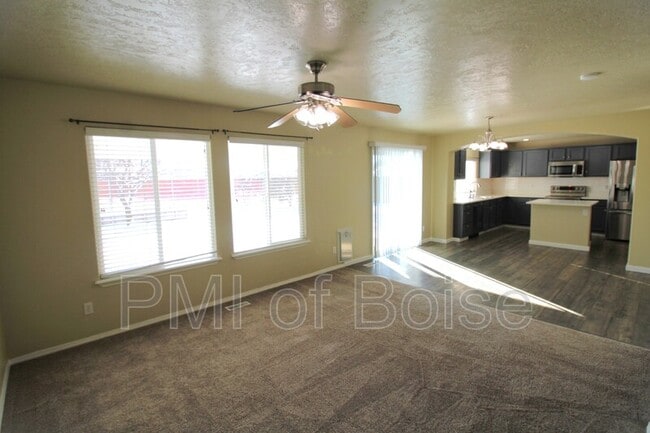 Building Photo - 639 E Willowbrook Dr