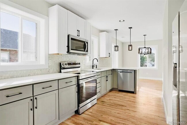 Building Photo - Beautiful 2 Bed 2 Bath With Bonus Living Space in Denver's Clayton Neighborhood