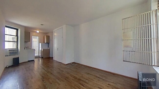 Primary Photo - 218 E 85th St