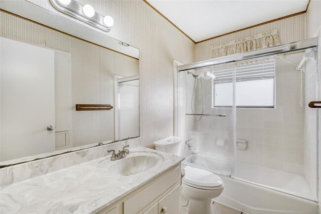 Building Photo - 6601 Skycrest Dr